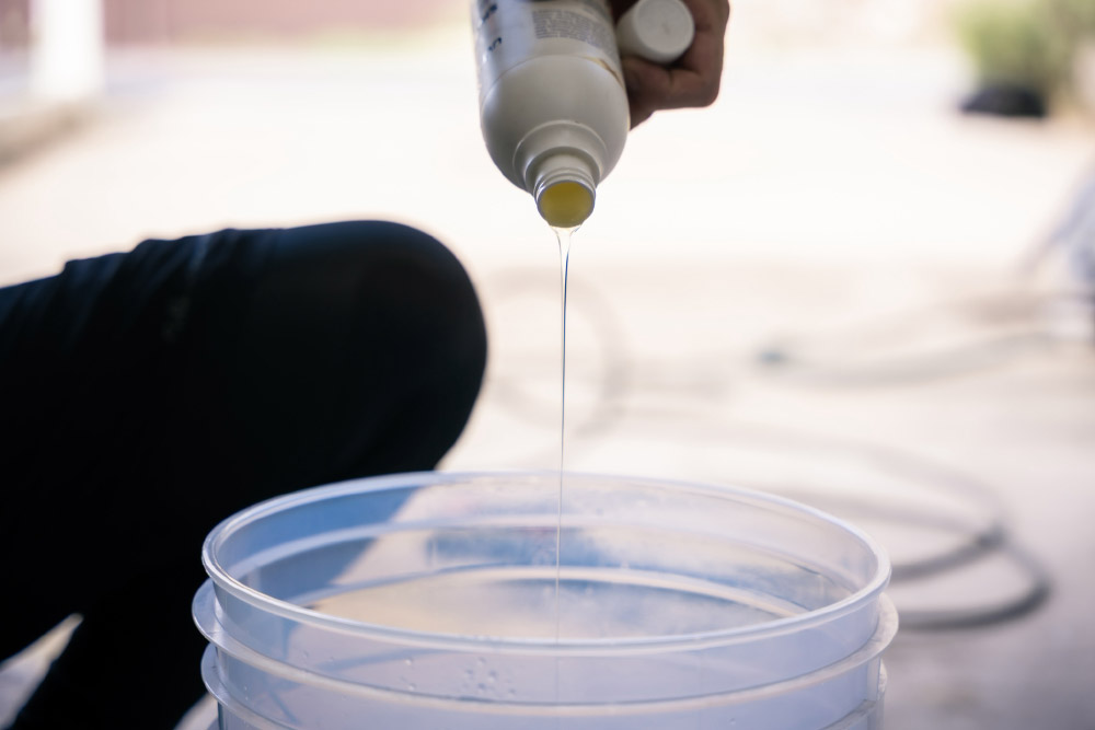 クレンジング洗車|洗車では落とせない汚れを、科学的に分解。